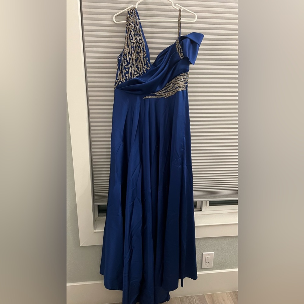 Beautiful gown in royal blue! By Turkish designer.